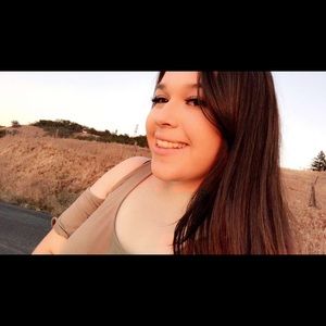 Meet your Posher, Casandra